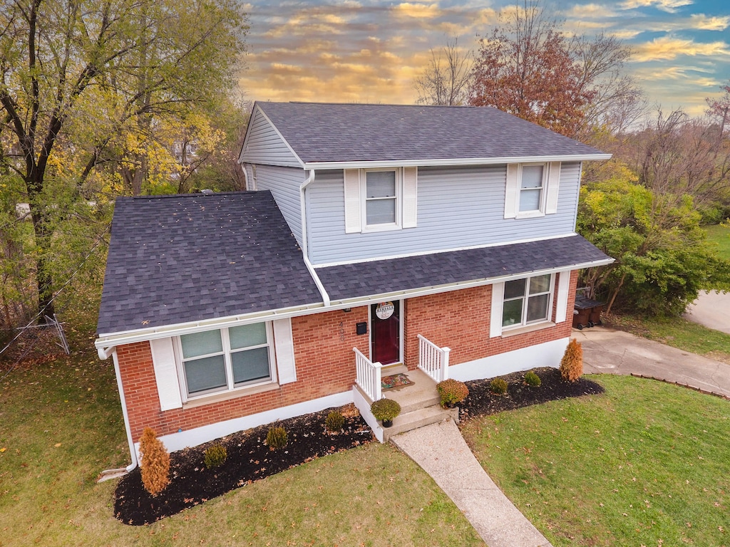 view of front of house with a lawn