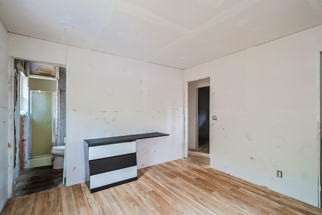 unfurnished room featuring light hardwood / wood-style flooring