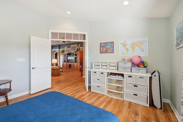 bedroom featuring light wood-style floors, baseboards, and recessed lighting