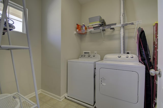 laundry room with light tile patterned floors, laundry area, independent washer and dryer, and baseboards