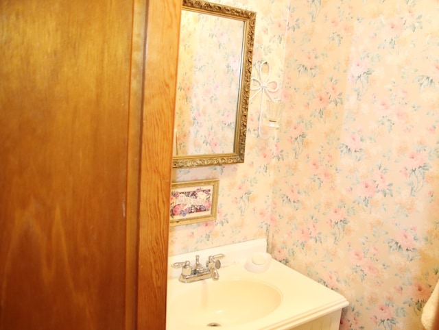 bathroom featuring sink