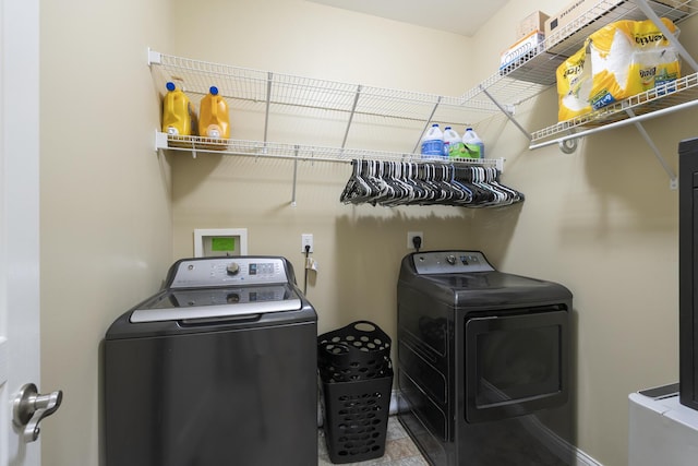 laundry area with laundry area and washing machine and clothes dryer