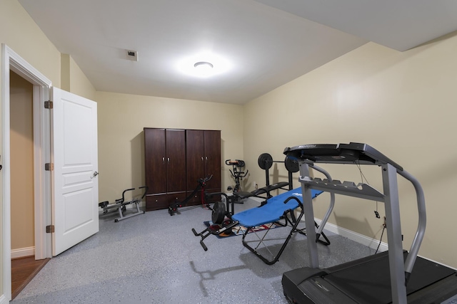 workout room featuring visible vents and baseboards