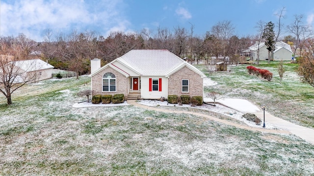 view of front of house featuring a front yard