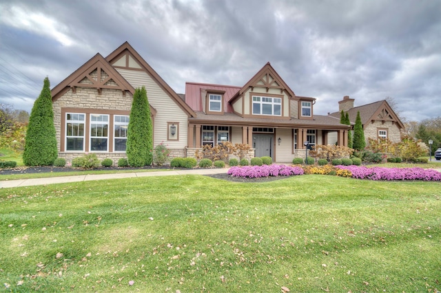 craftsman-style home featuring a front lawn and a porch