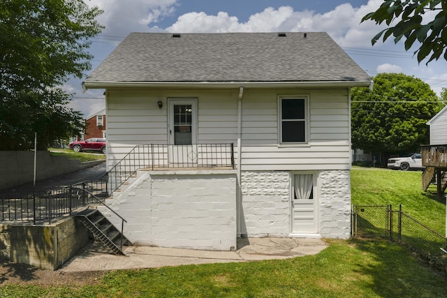 back of house featuring a yard