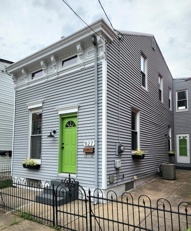 view of front of home featuring a fenced front yard and central AC unit