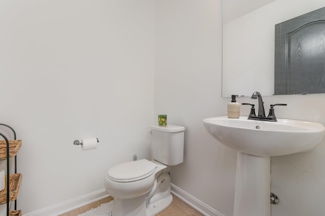 bathroom featuring toilet and sink