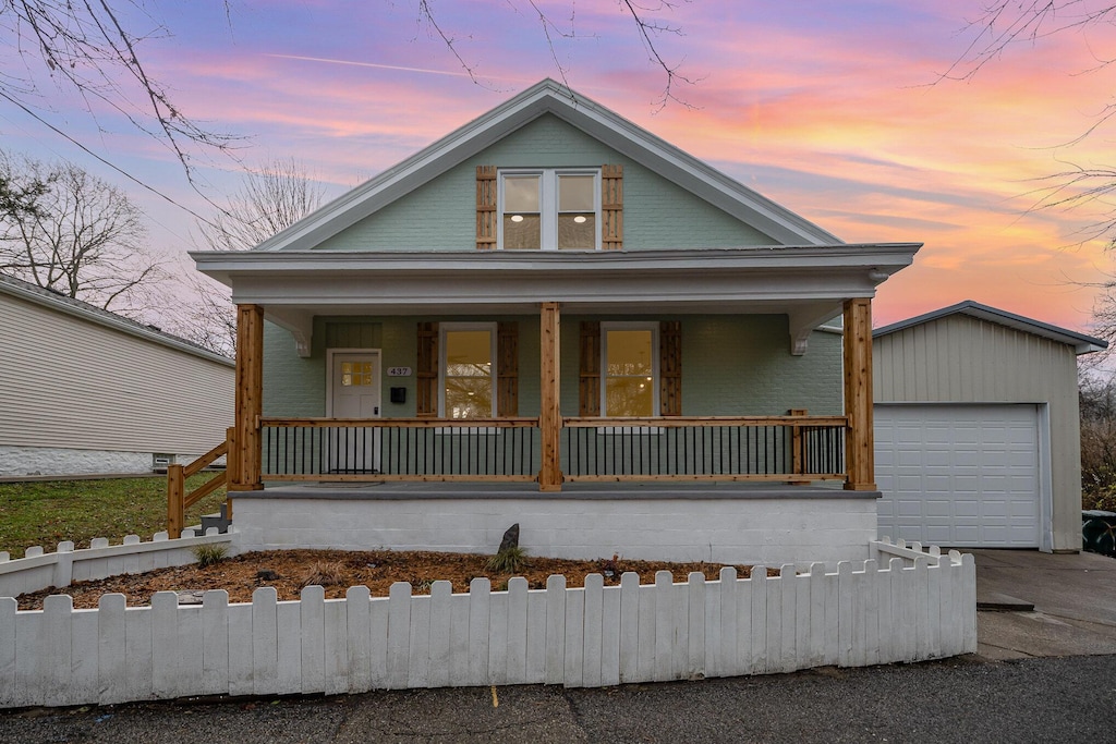 view of front of property featuring covered porch