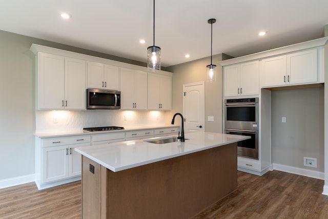 3850 Sherbourne Dr, Independence, KY 41051 - kitchen featuring a sink, stainless steel appliances, wood finished floors, baseboards, and recessed lighting