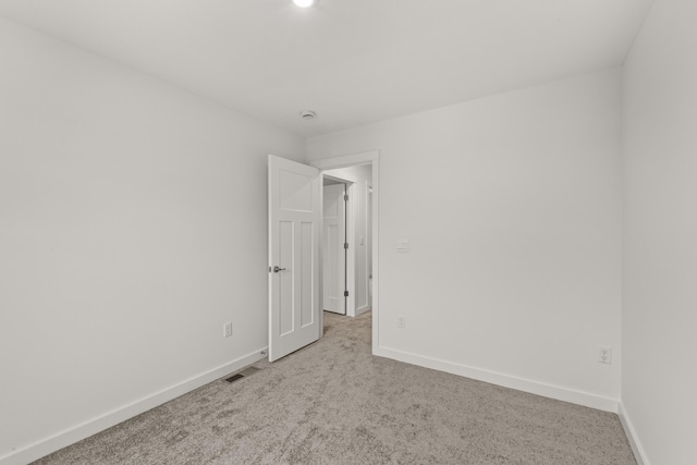 6566 Cannondale Dr, Burlington, KY 41005 - spare room featuring carpet, baseboards, and a smoke detector