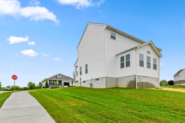 6566 Cannondale Dr, Burlington, KY 41005 - view of side of property with a lawn