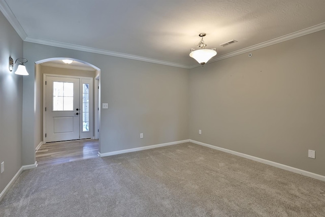 empty room featuring carpet floors and ornamental molding