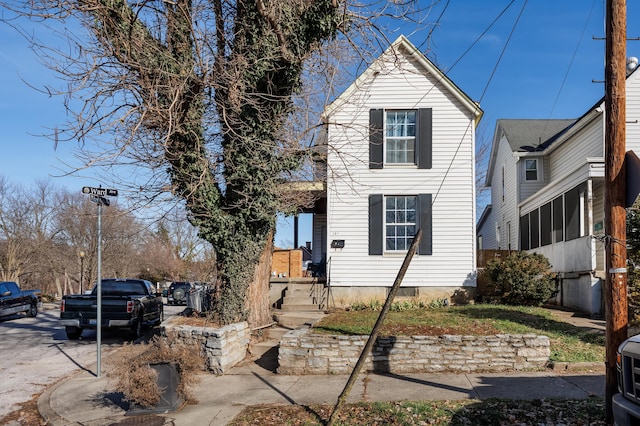 view of front property