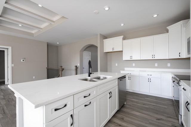 kitchen featuring sink, dark hardwood / wood-style floors, a kitchen island with sink, white cabinets, and appliances with stainless steel finishes