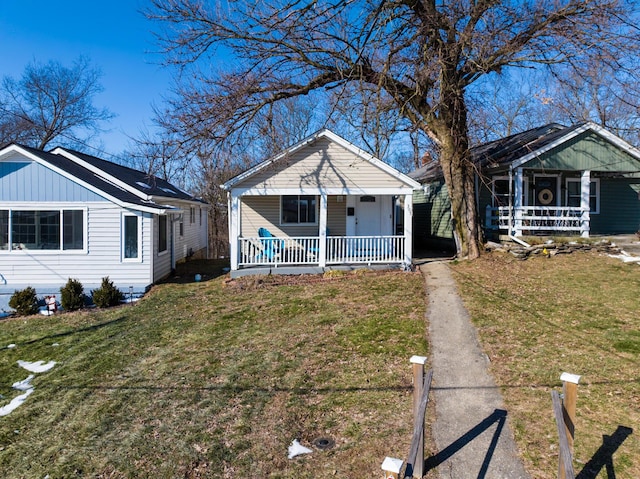 view of front facade with a porch and a front lawn