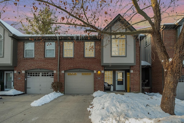 view of front facade featuring a garage