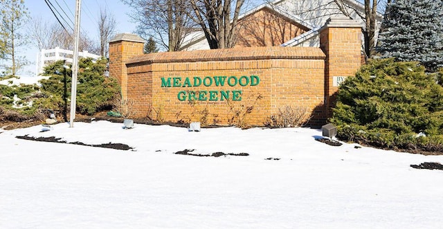 view of community / neighborhood sign