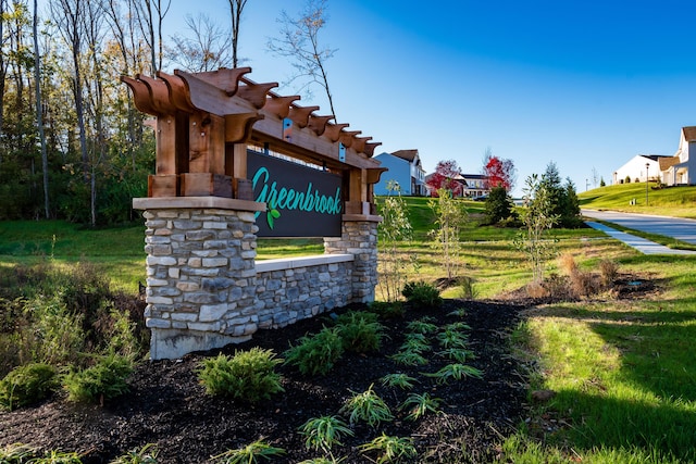 community sign featuring a yard