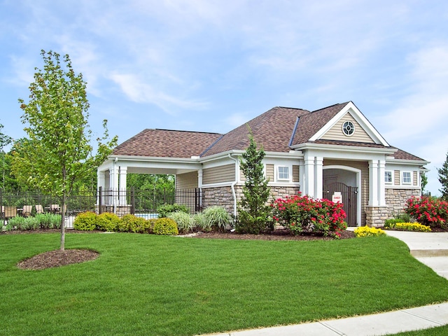 view of front of house featuring a front lawn