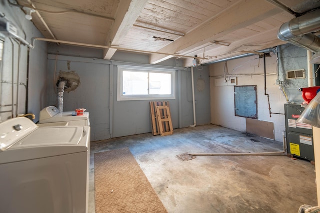 basement featuring washer and clothes dryer