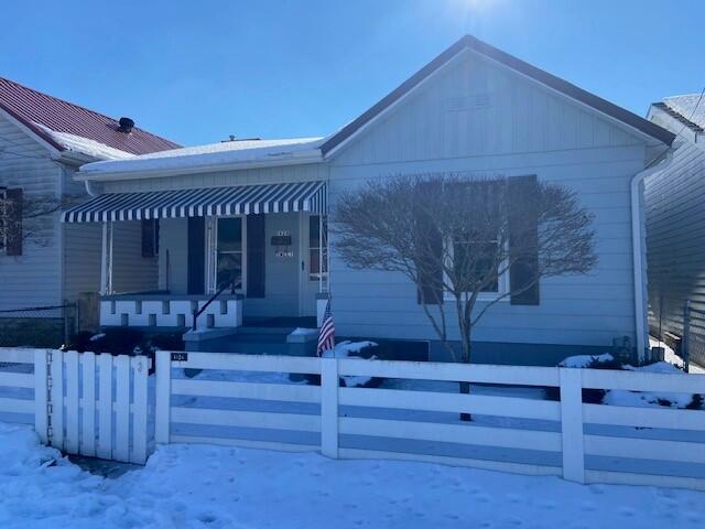 bungalow-style house featuring covered porch