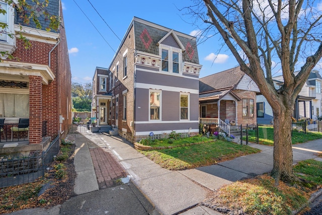 view of front of home with a front lawn