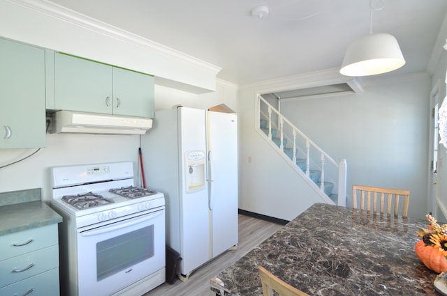 332 Swan Cir, Elsmere, KY 41018 - kitchen featuring white appliances, custom range hood, light wood-type flooring, crown molding, and decorative light fixtures