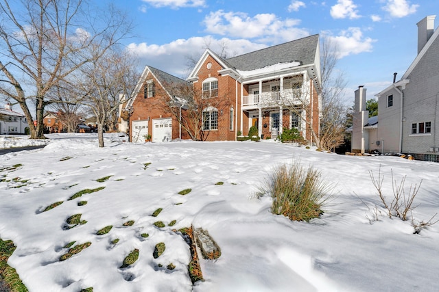 view of front property featuring a garage