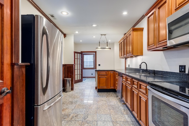 kitchen with pendant lighting, stainless steel appliances, sink, kitchen peninsula, and crown molding