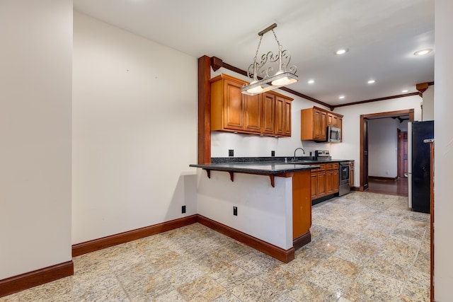 kitchen featuring a kitchen bar, stainless steel appliances, hanging light fixtures, kitchen peninsula, and crown molding