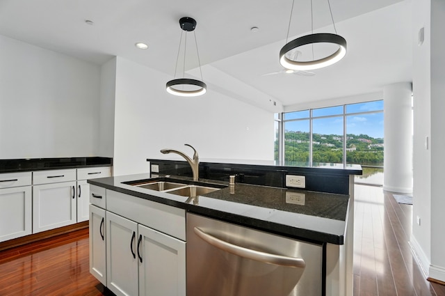 400 Riverboat Row Unit 605, Newport, KY 41071 - kitchen featuring dishwasher, a sink, a kitchen island with sink, dark wood finished floors, and white cabinets