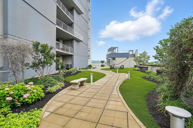 400 Riverboat Row Unit 605, Newport, KY 41071 - surrounding community featuring a lawn