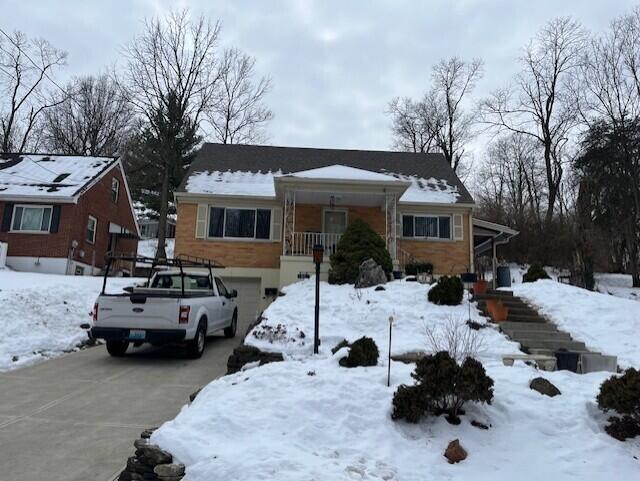 single story home featuring a garage