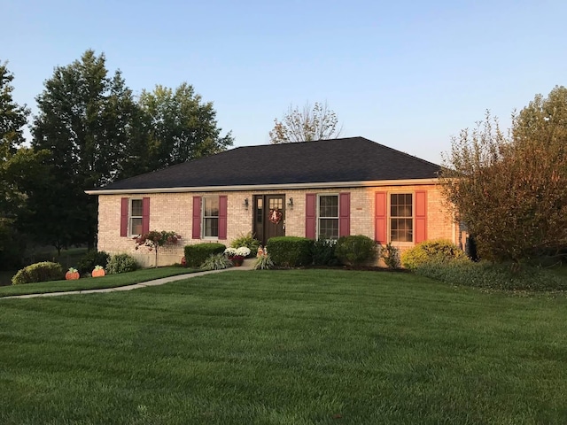 single story home featuring a front yard