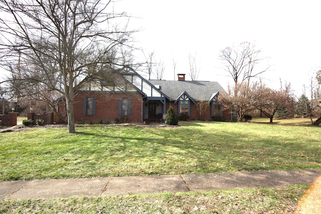 view of front of home featuring a front yard