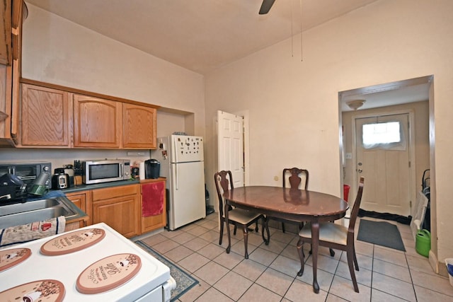 kitchen with sink, white appliances, light tile patterned floors, and ceiling fan