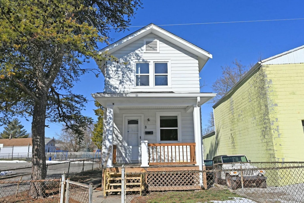 view of front facade featuring covered porch