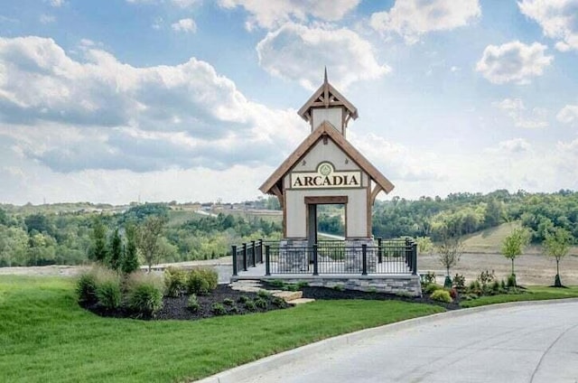 view of community featuring a lawn