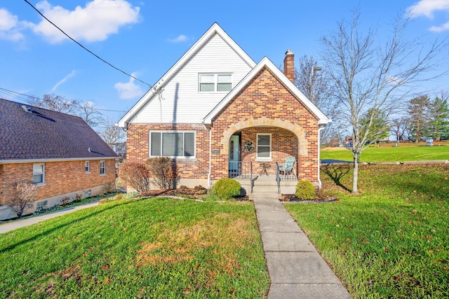 view of front of property featuring a porch and a front lawn