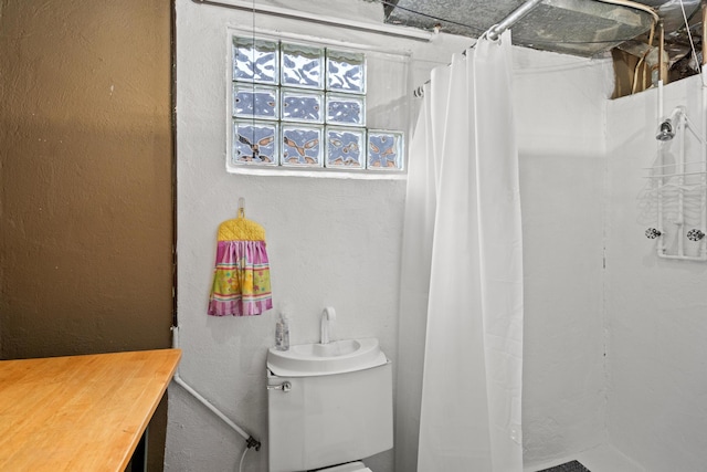 bathroom featuring a shower with curtain