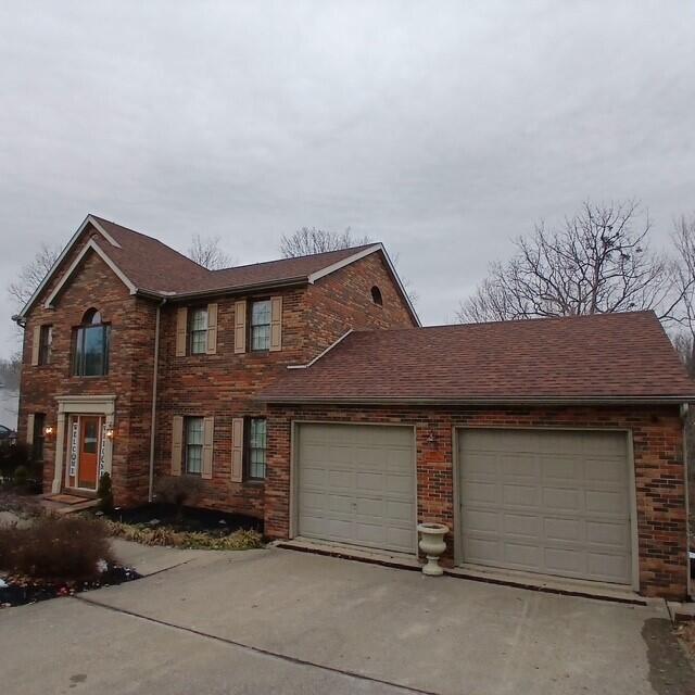 view of front facade with a garage