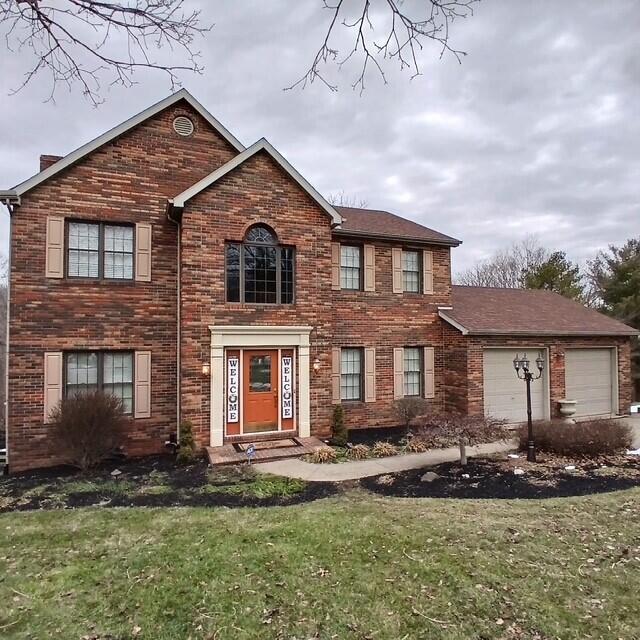 view of front of home featuring a garage and a front yard