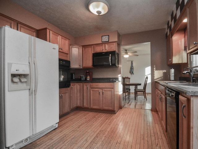 kitchen with sink, light wood-type flooring, ceiling fan, black appliances, and a textured ceiling