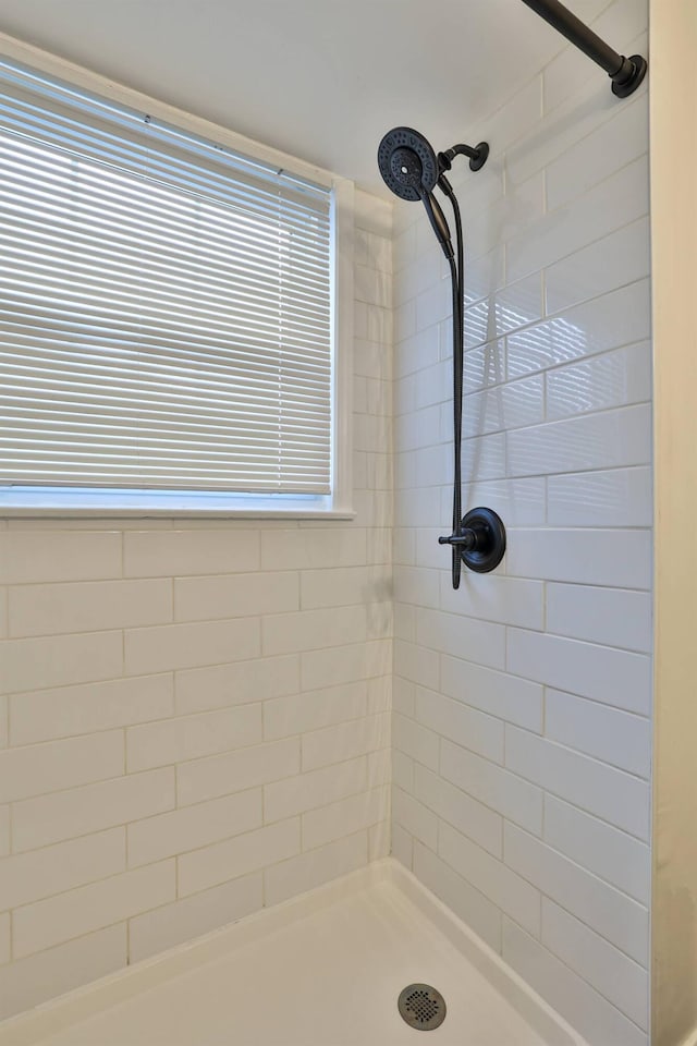 bathroom with a tile shower