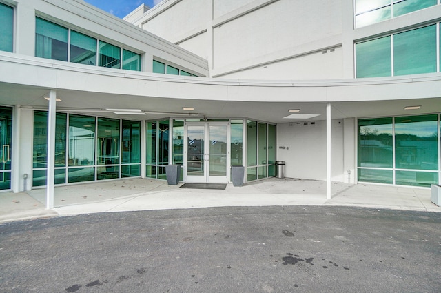 property entrance featuring a patio