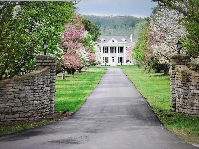 exterior space featuring a lawn