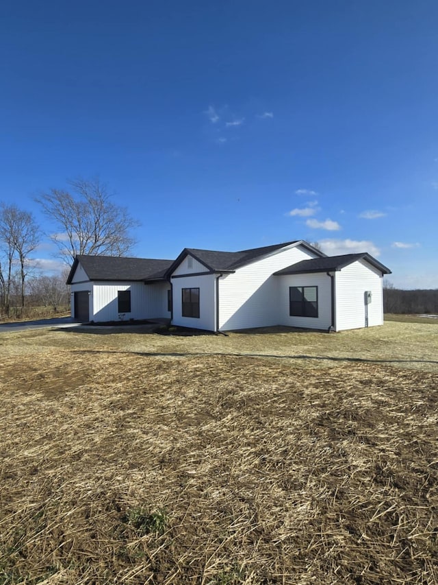 ranch-style house featuring a garage and a front yard