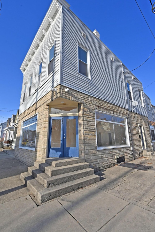 view of front of property featuring french doors