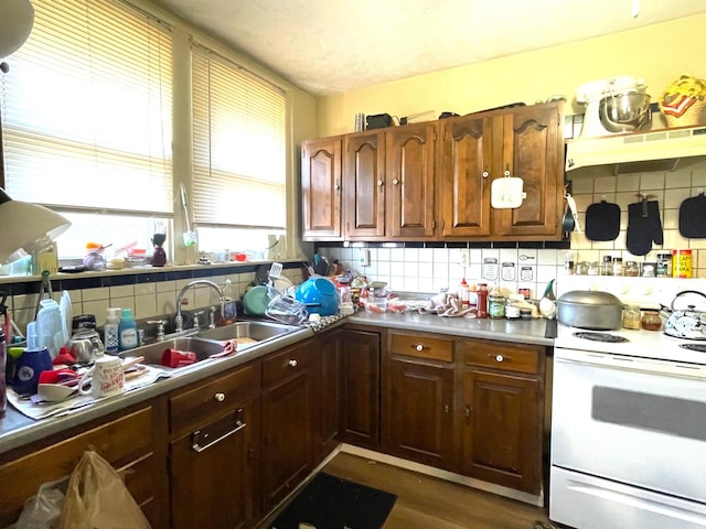 kitchen with white range with electric cooktop, a sink, backsplash, and under cabinet range hood